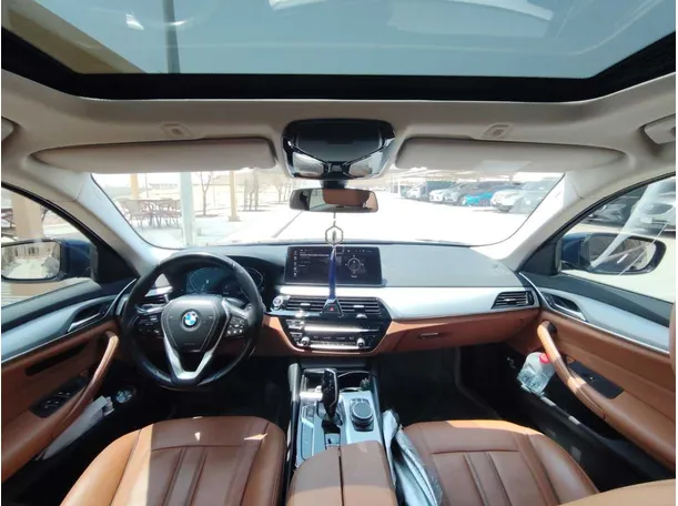 Car image 19