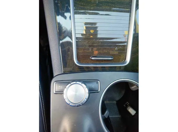 Car image 35