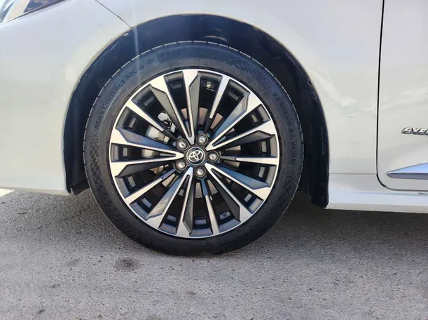Car image 10