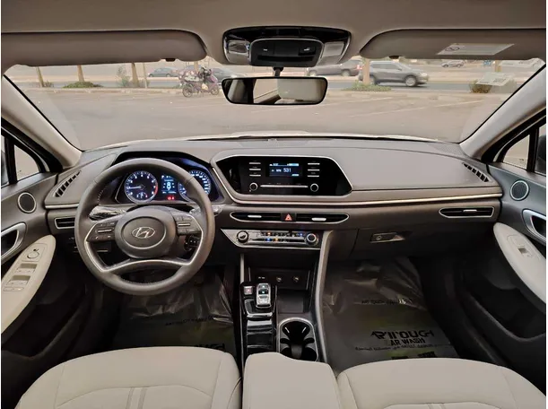 Car image 17