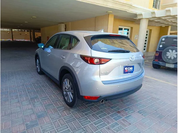 Car image 8