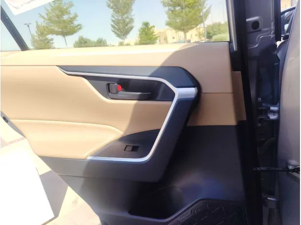 Car image 24