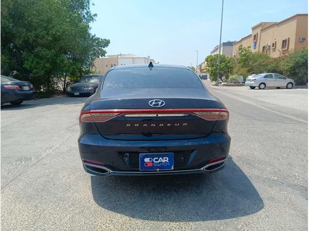 Car image 6