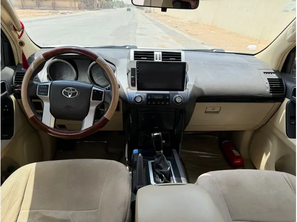 Car image 13