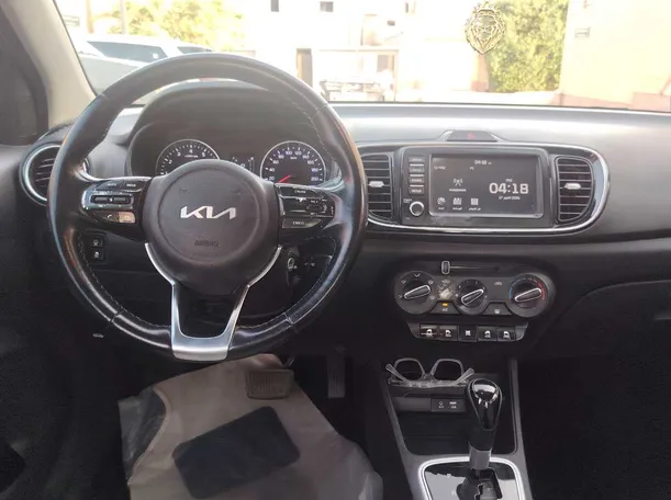 Car image 18
