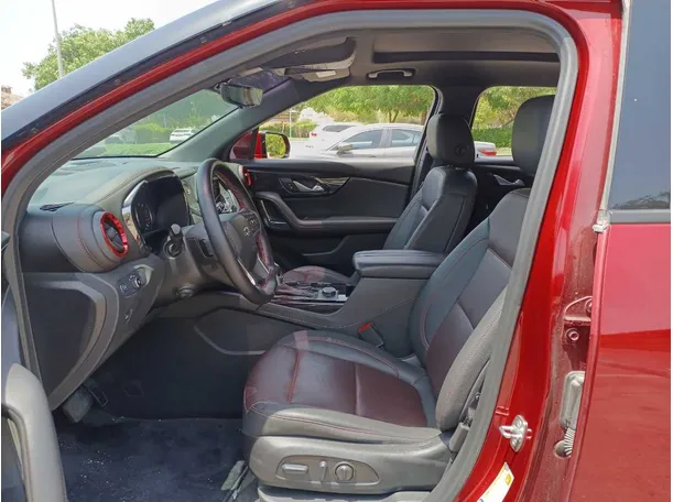 Car image 12
