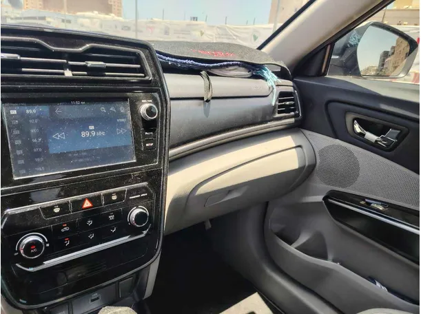 Car image 35
