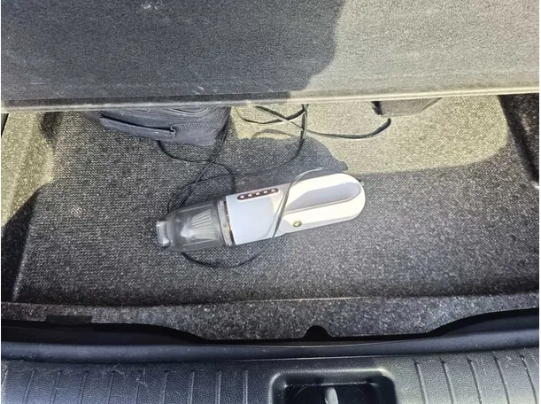 Car image 30