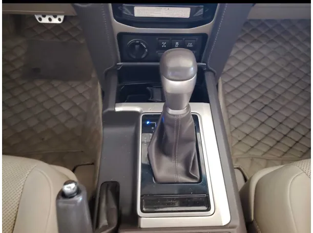 Car image 23
