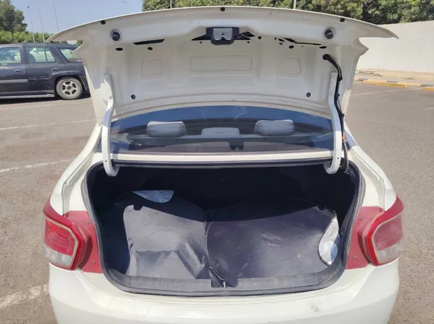 Car image 23