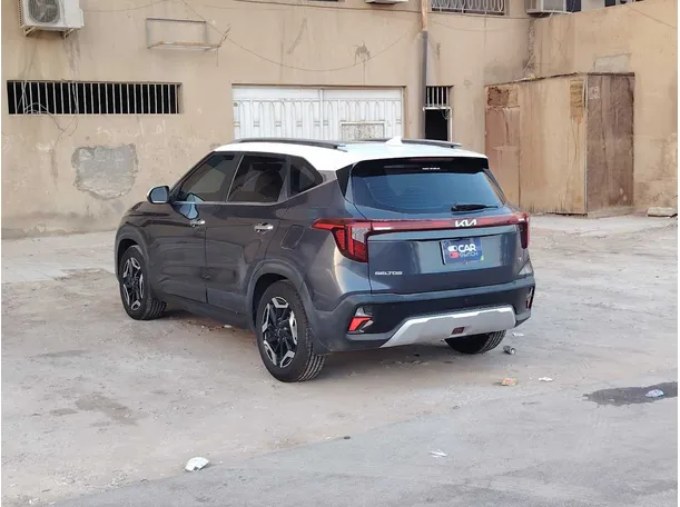 Car image 7