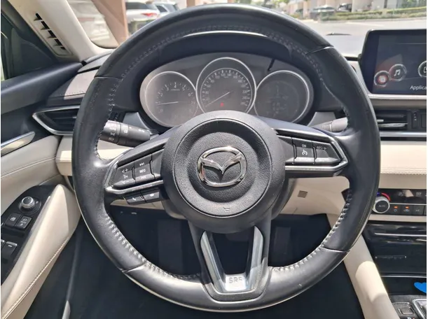 Car image 17