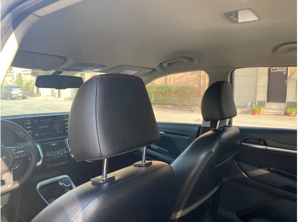 Car image 13