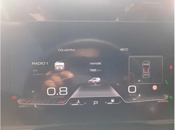 Car image 18