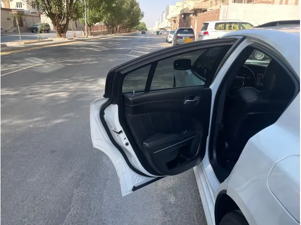 Car image 13