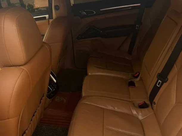 Car image 12