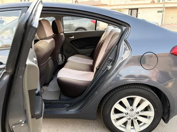 Car image 15