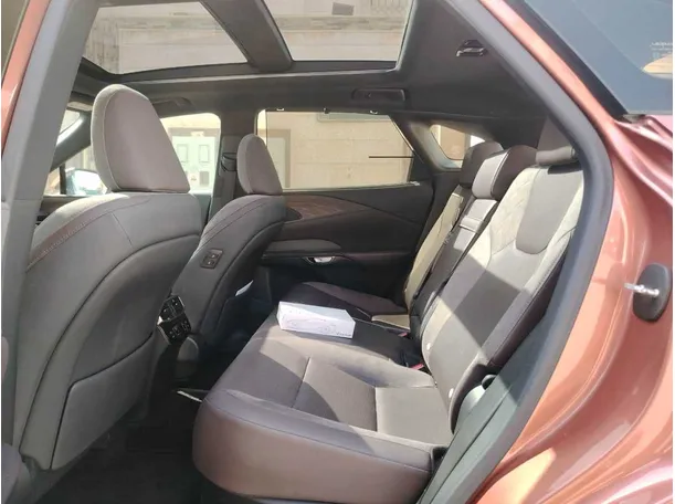 Car image 17