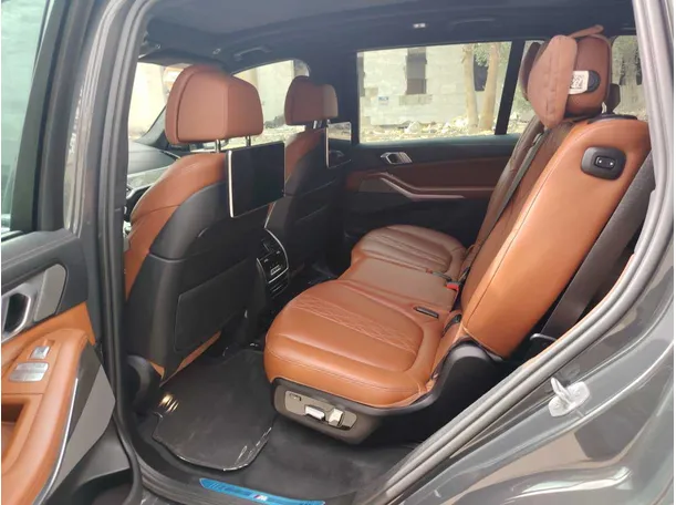 Car image 16