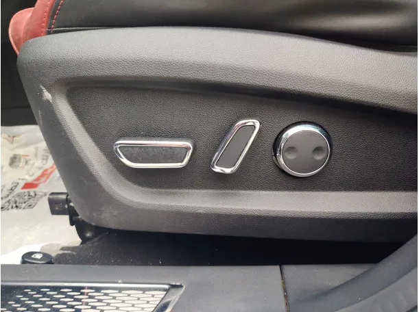 Car image 26