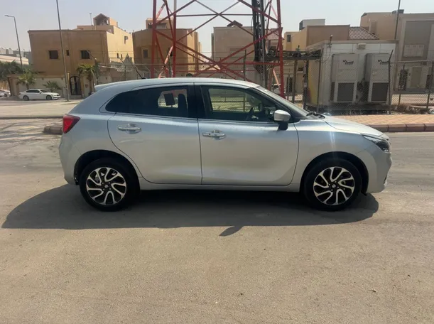 Car image 4
