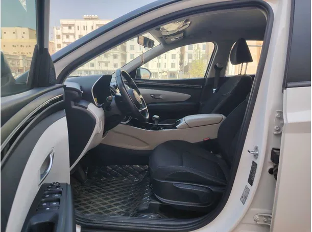Car image 13