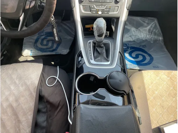 Car image 19
