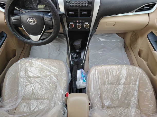 Car image 17