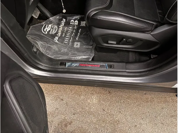 Car image 28
