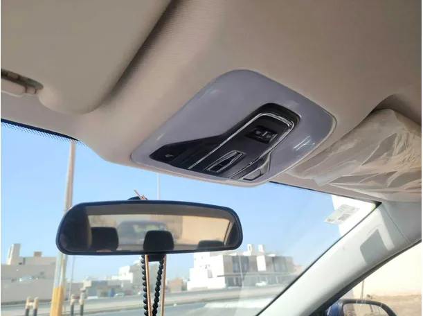 Car image 30
