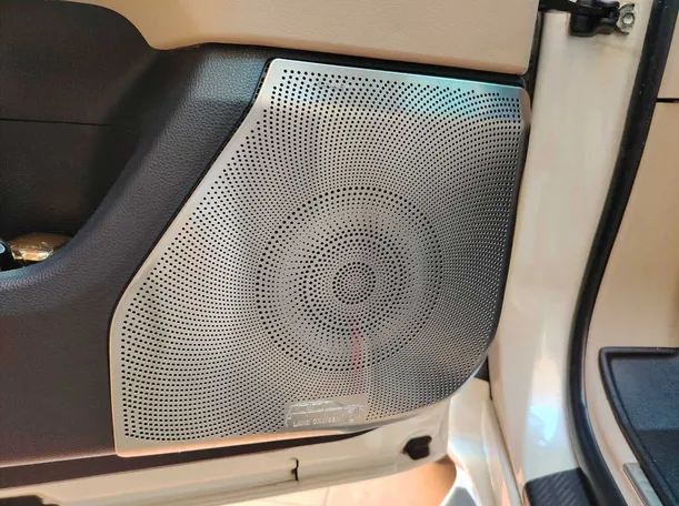 Car image 34