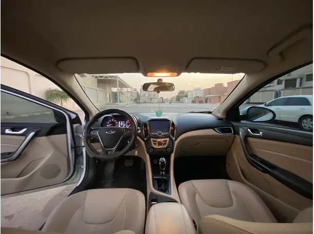 Car image 14