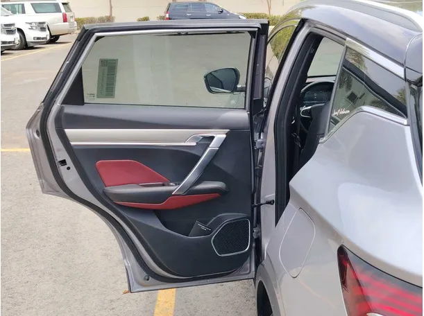Car image 14