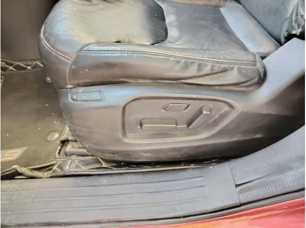 Car image 35