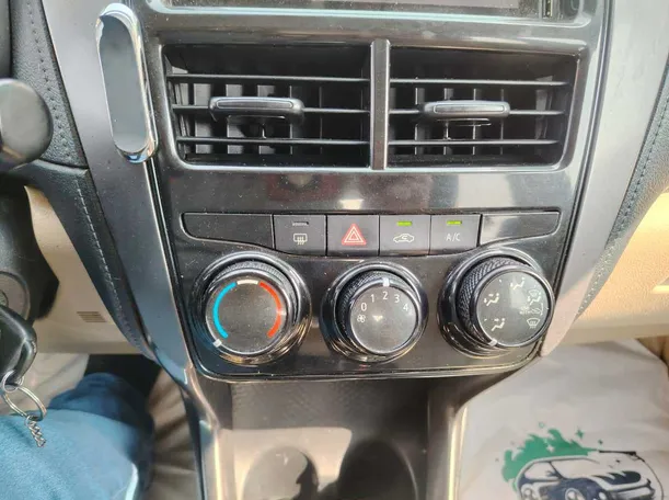 Car image 25