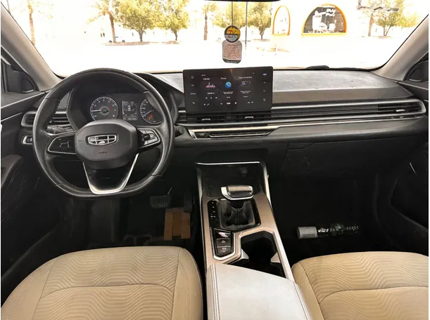 Car image 14