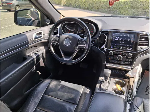 Car image 17