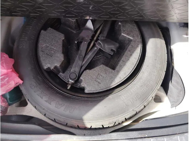 Car image 30