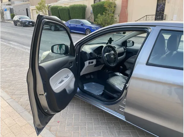 Car image 10