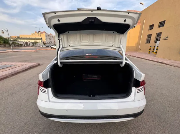 Car image 20