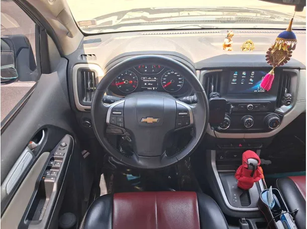 Car image 17