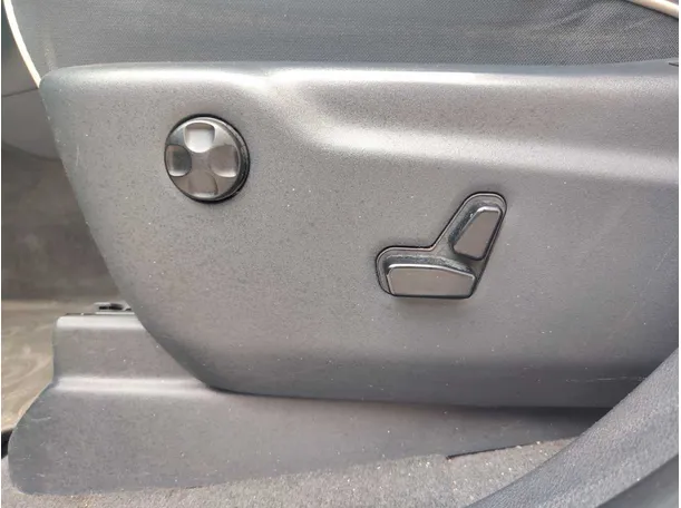Car image 29