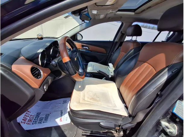 Car image 12