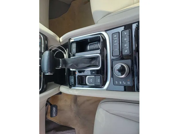 Car image 26