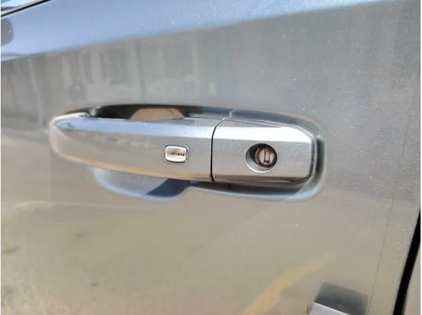 Car image 30