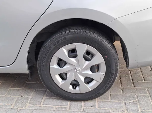 Car image 9