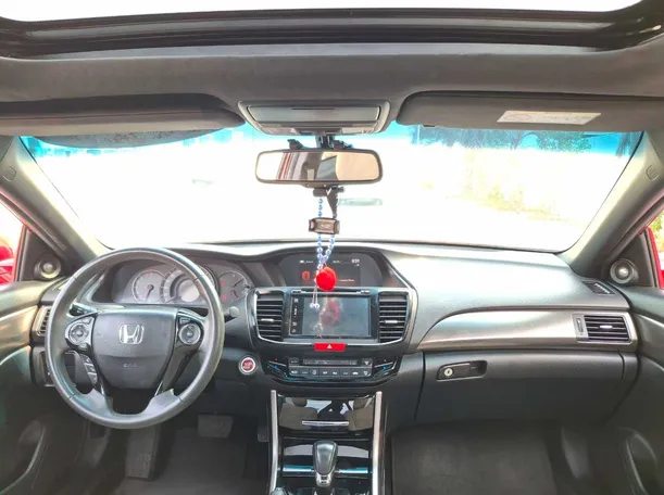 Car image 17