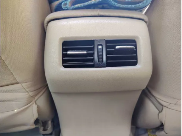 Car image 28