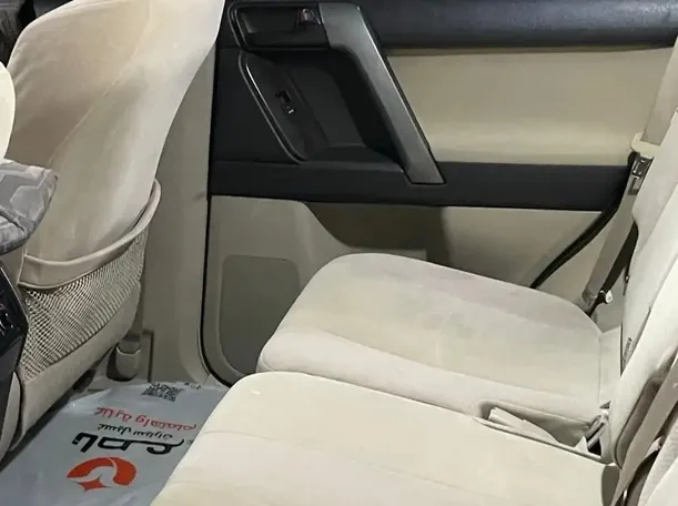 Car image 8