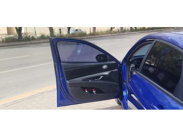 Car image 12